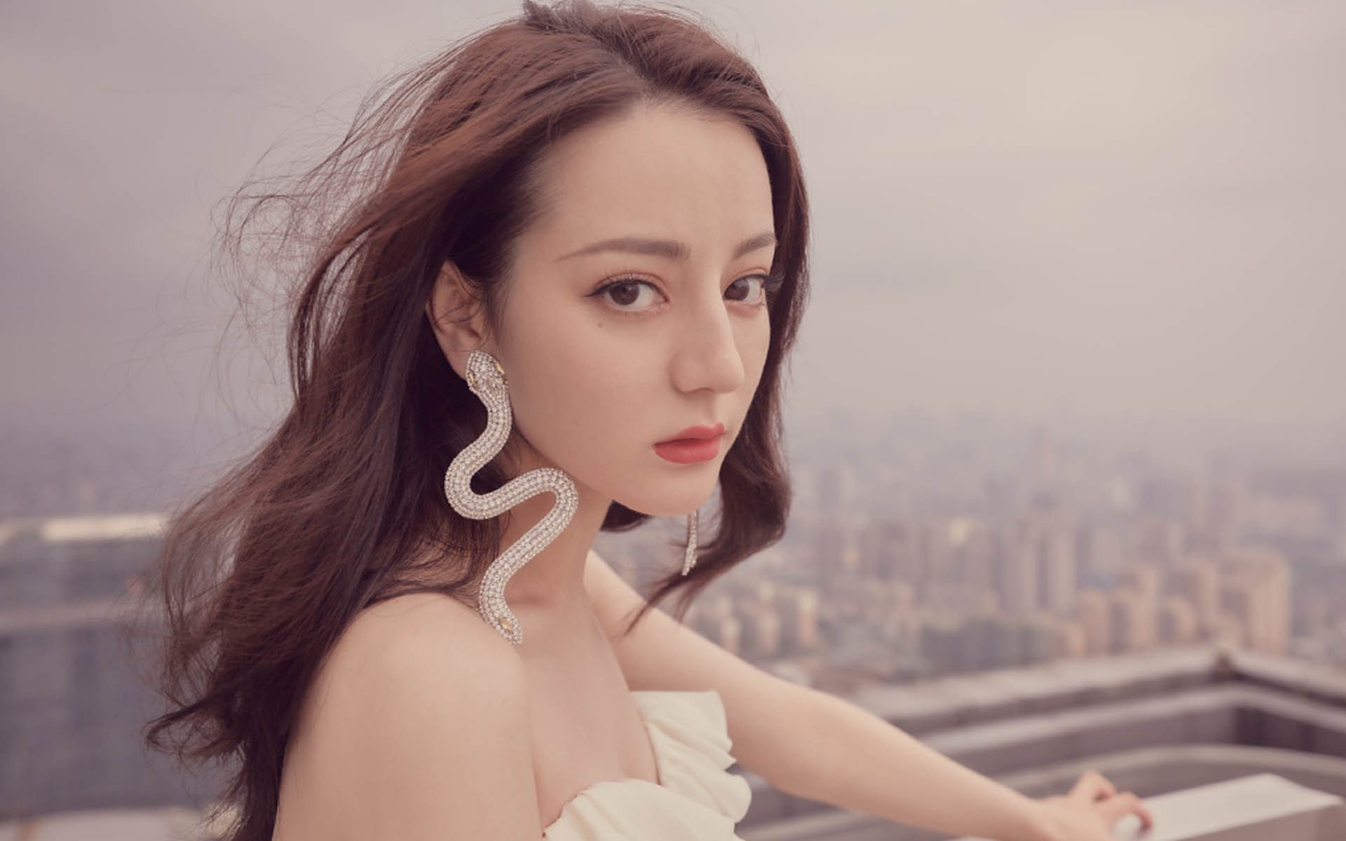 出发反应时进入世界前列，进入世界前列,更加突出的问题是发展